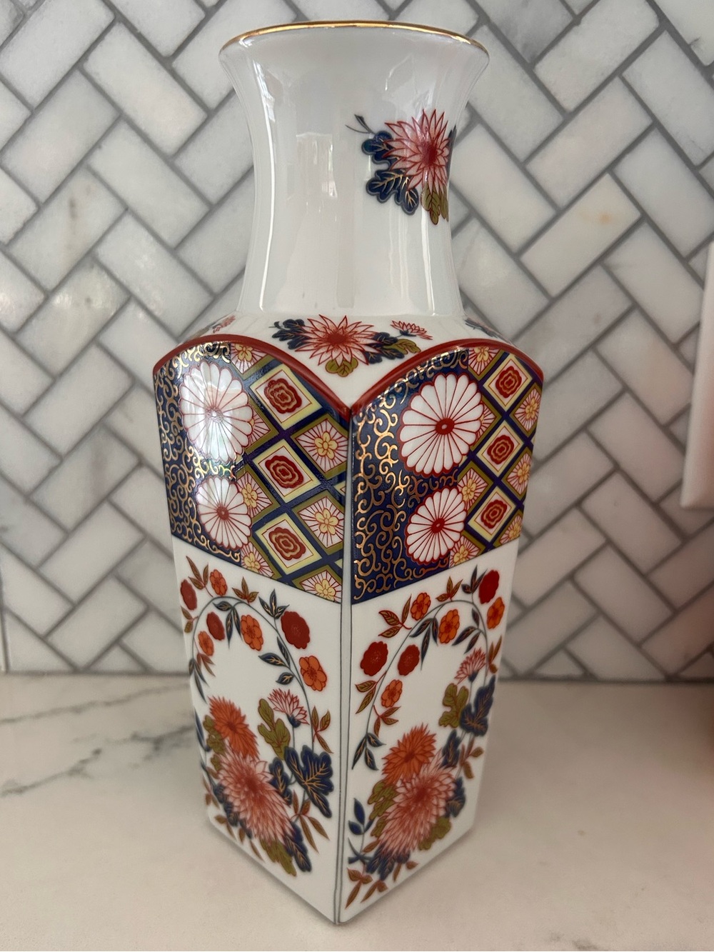 1950s Imari Ware Japan Porcelain Ceramic Vase